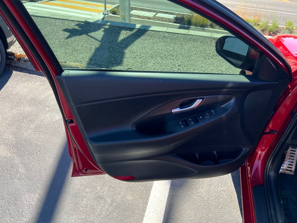 Used 2018 Hyundai Elantra GT Sport FWD image 9