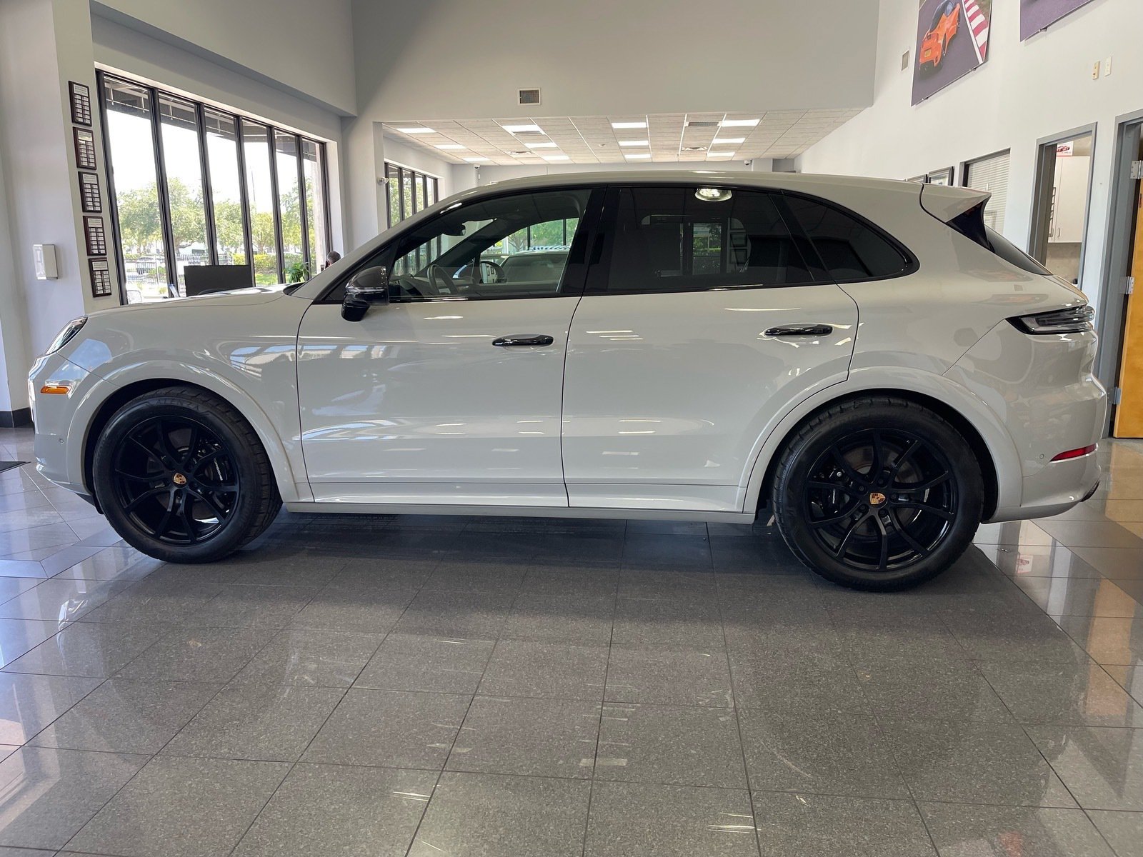 Used 2025 Porsche Cayenne GTS AWD/4WD image 2