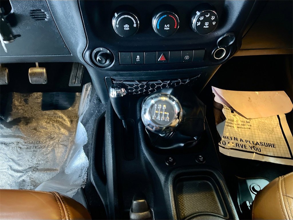 Used 2016 Jeep Wrangler Unlimited Sahara w/ Connectivity Group image 14