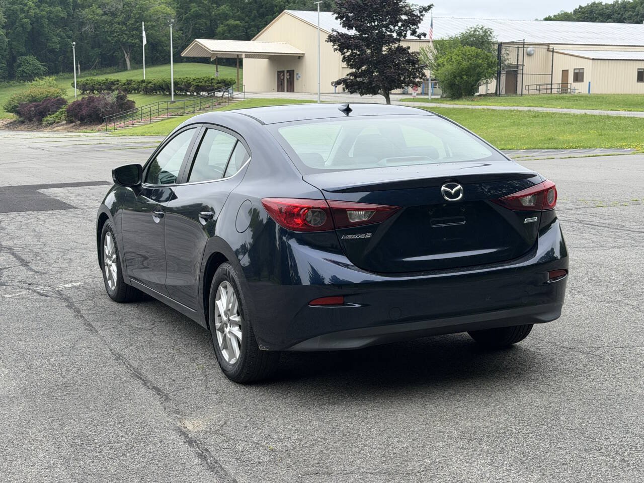Used 2015 MAZDA MAZDA3 i Touring w/ Technology Package FWD image 7