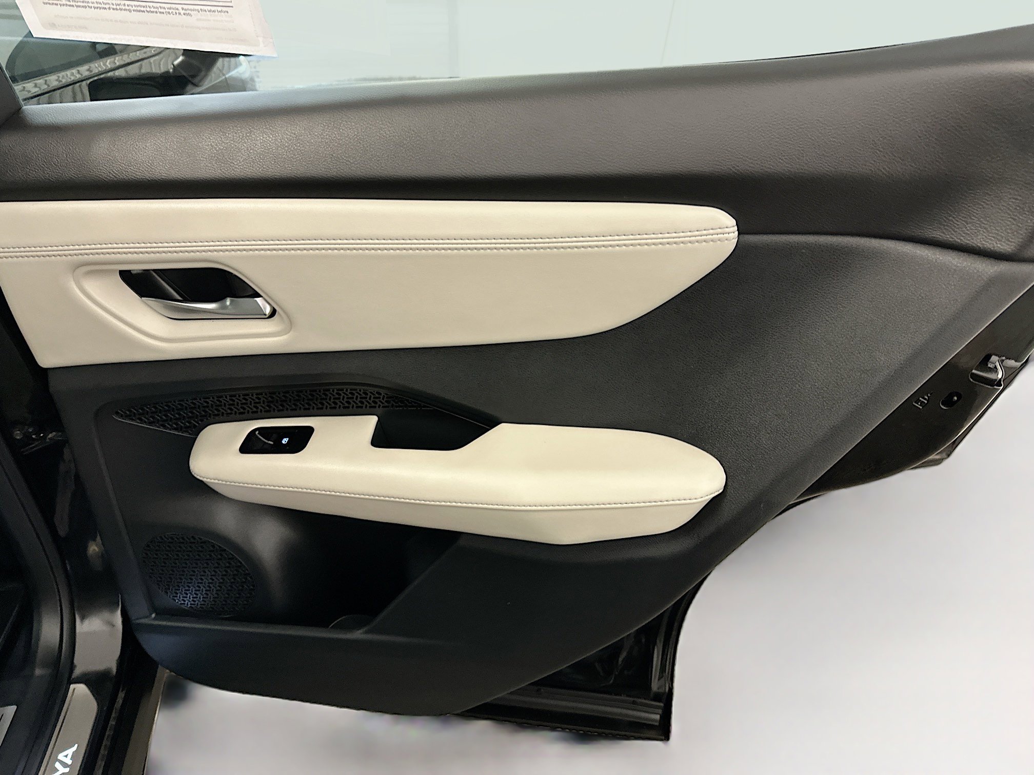 Used 2023 Nissan Ariya AWD image 33