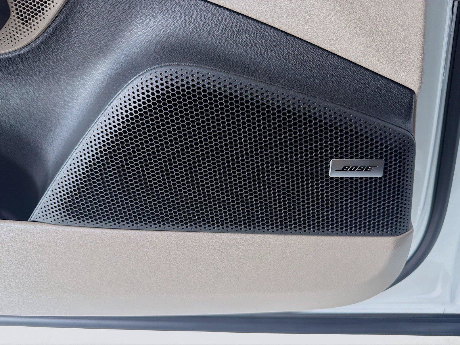 Certified 2026 Porsche Macan Electric RWD image 9