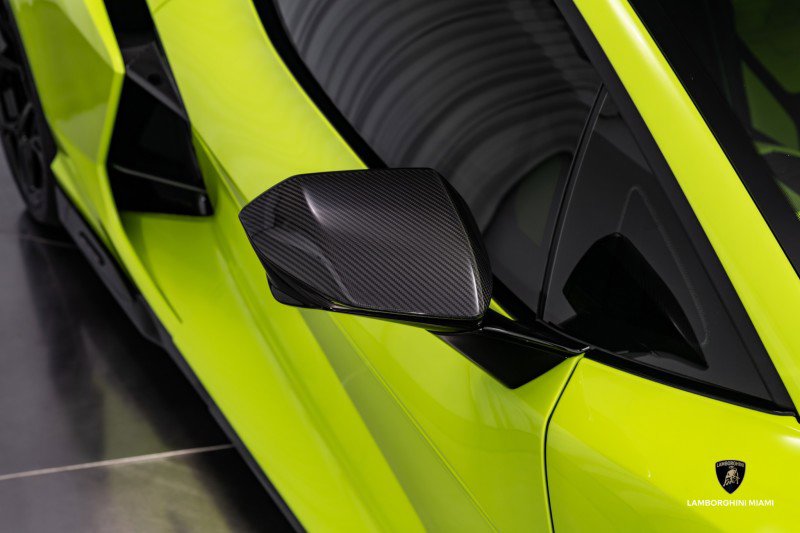 Used 2024 Lamborghini Revuelto image 3