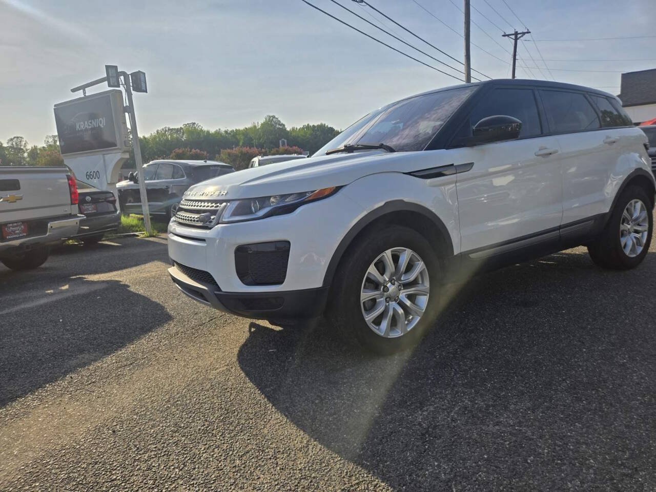 Used 2019 Land Rover Range Rover Evoque SE AWD/4WD image 12