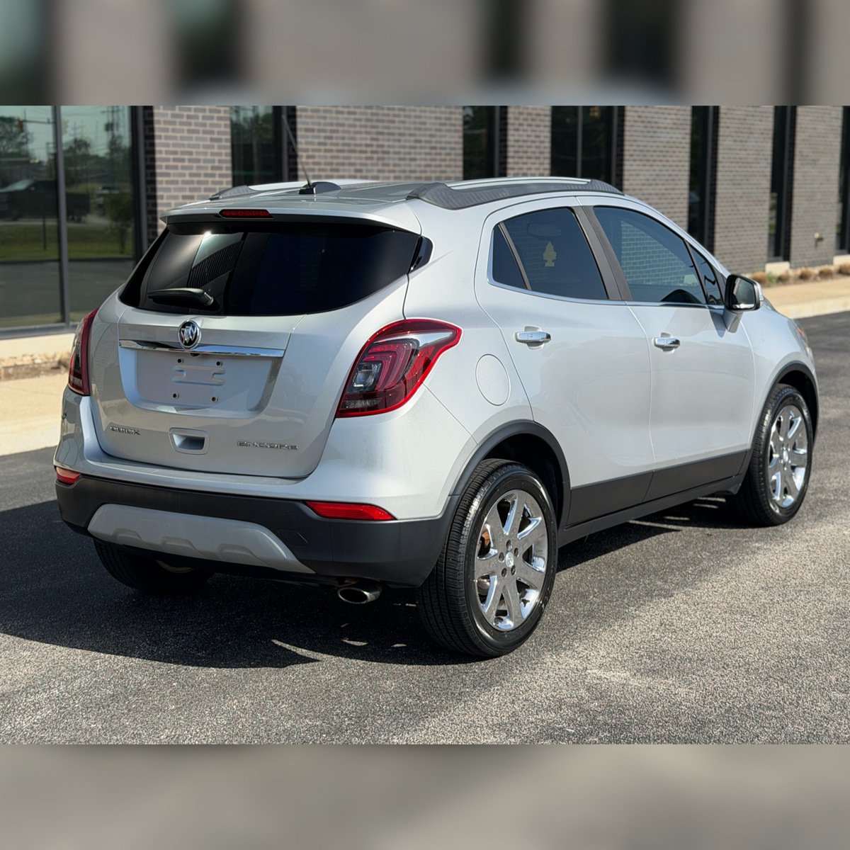 Used 2017 Buick Encore Essence w/ Experience Buick Package FWD image 2