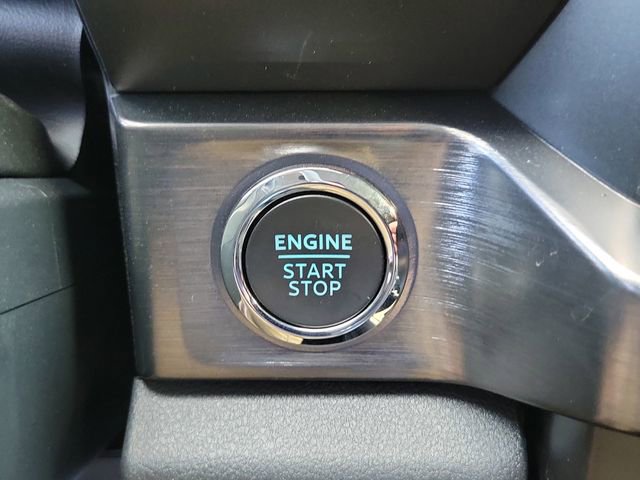 New 2026 Ford F250 Lariat w/ Black Appearance Package image 17