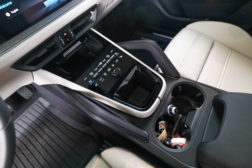 New 2026 Porsche Cayenne AWD/4WD image 25