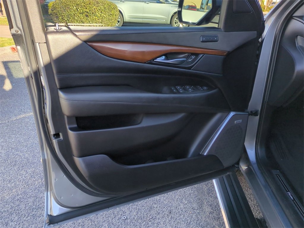 Used 2020 Cadillac Escalade ESV Premium Luxury image 22