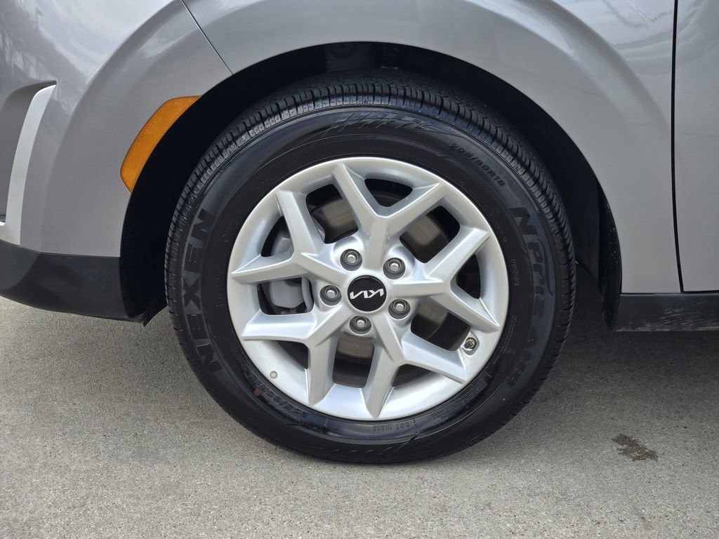 Certified 2025 Kia Soul LX w/ LX Technology Package FWD image 17