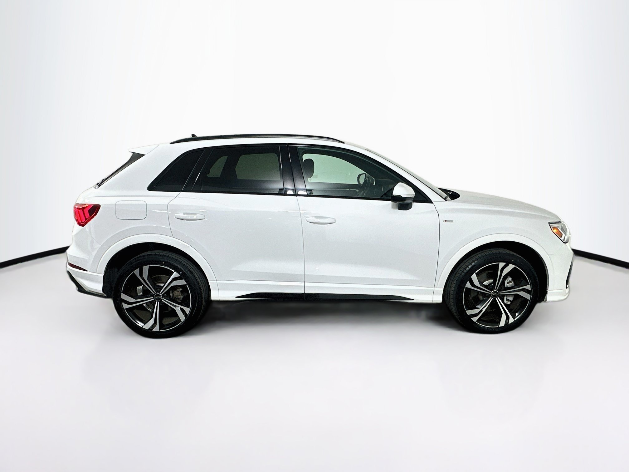 Used 2023 Audi Q3 2.0T Premium Plus w/ Premium Plus Package AWD/4WD image 10