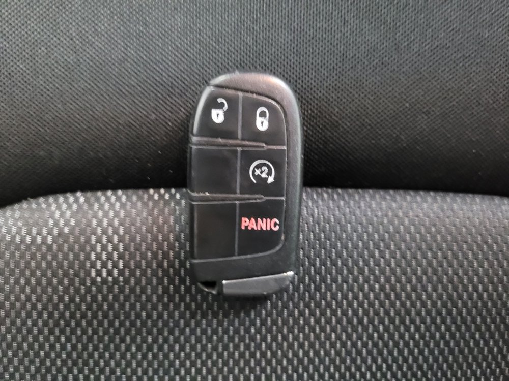 Used 2017 Jeep Renegade Latitude FWD image 32