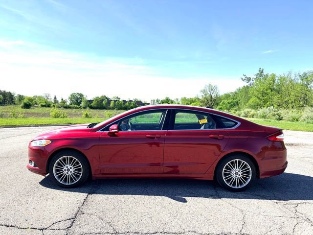 Used 2016 Ford Fusion SE w/ Equipment Group 202A FWD image 2