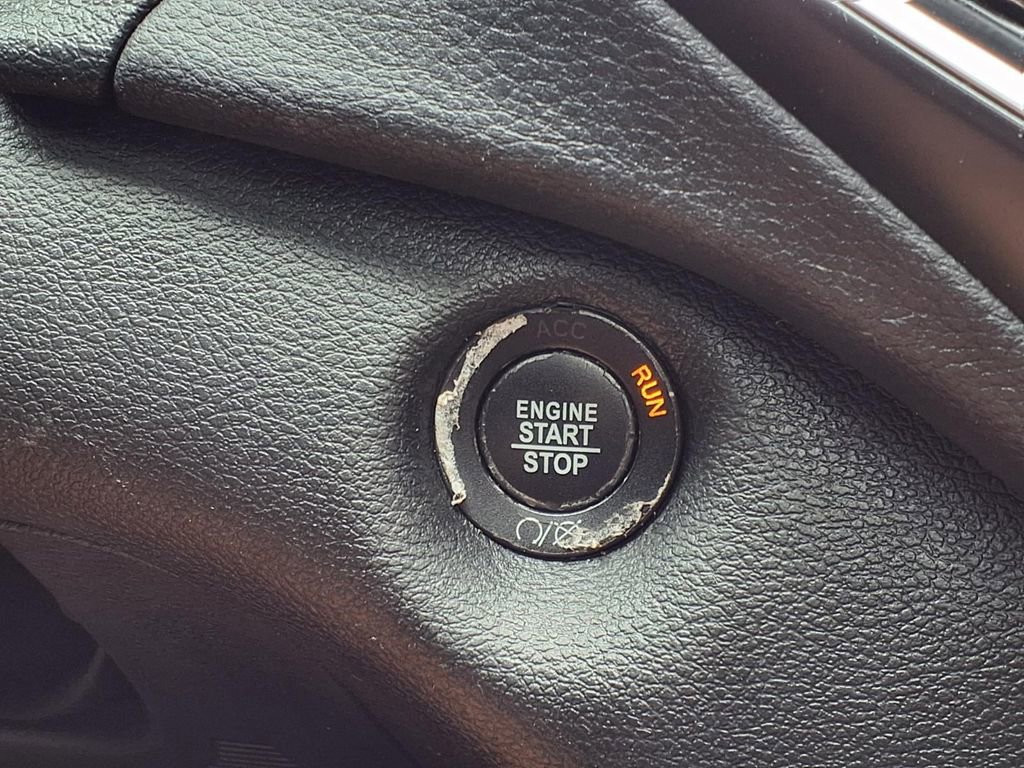 Used 2019 Jeep Cherokee Limited w/ Luxury Group image 17