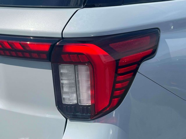 Used 2026 Ford Explorer Active AWD/4WD image 13