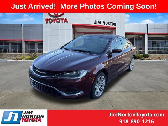 Used 2015 Chrysler 200 Limited w/ Convenience Group FWD image 2