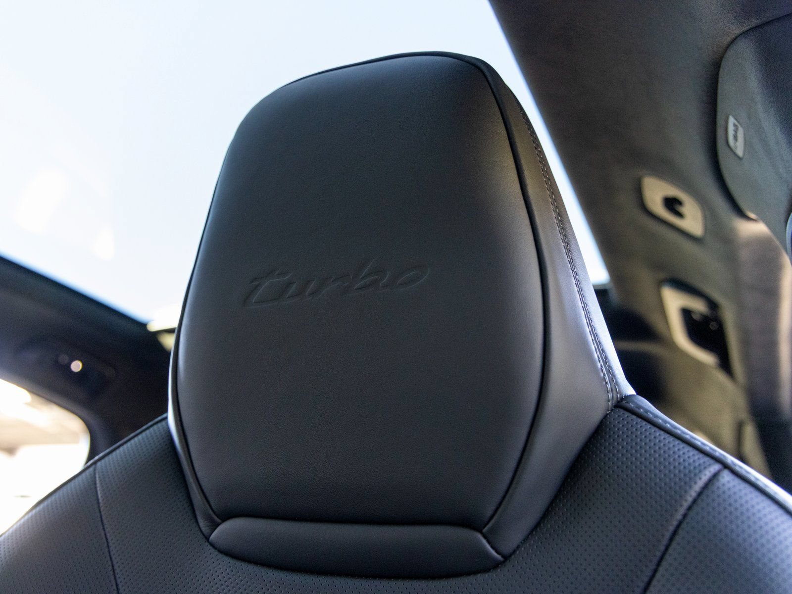 New 2025 Porsche Cayenne Turbo AWD/4WD image 31