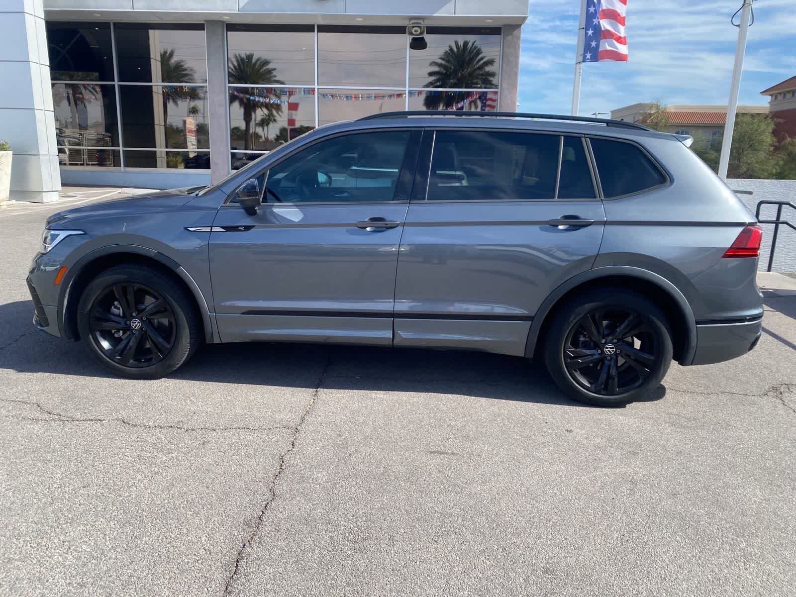 Used 2023 Volkswagen Tiguan SE R-Line FWD image 9