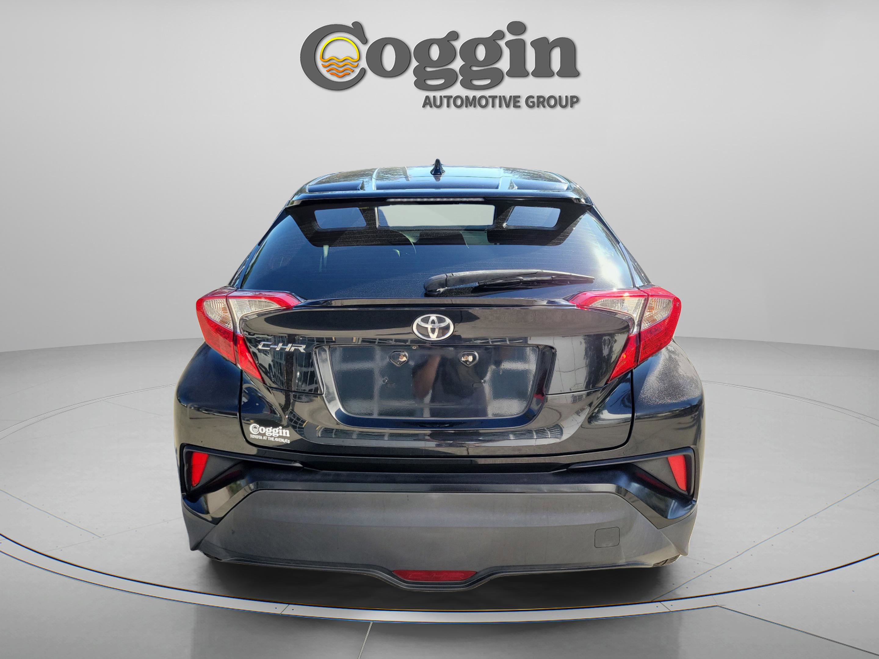 Used 2018 Toyota C-HR XLE FWD image 3