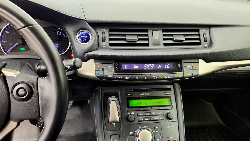 Used 2016 Lexus CT 200h w/ Seat Comfort Package FWD image 18