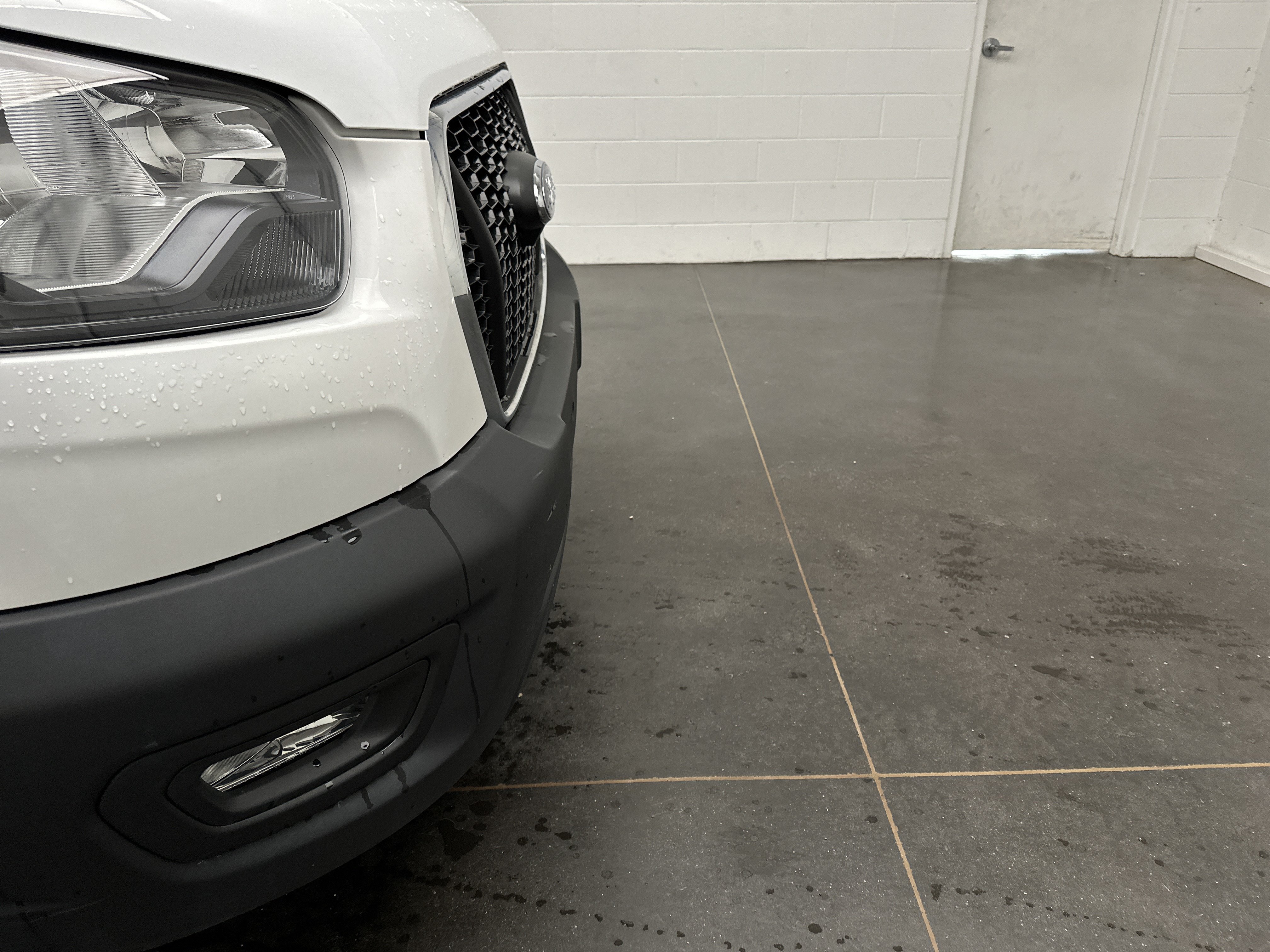 Used 2025 Ford Transit 250 Low Roof w/ Exterior Upgrade Package RWD image 2