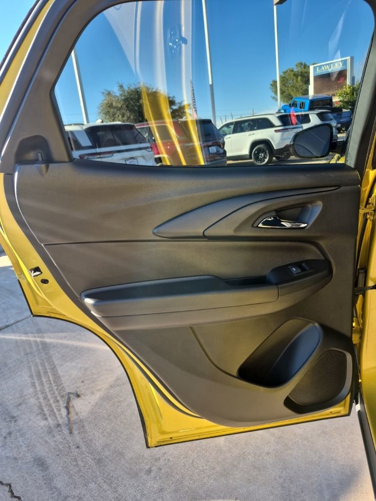 Used 2023 Chevrolet TrailBlazer RS w/ Sun and Liftgate Package FWD image 15