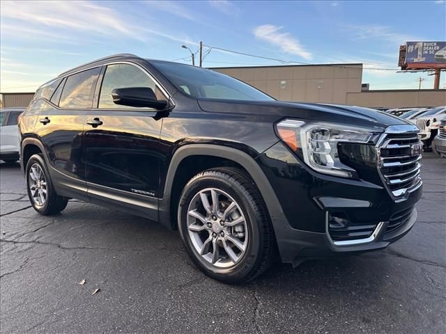 Certified 2022 GMC Terrain SLT image 2