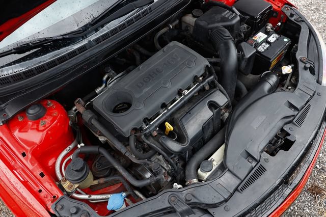 Used 2011 Kia Forte Koup SX FWD image 45