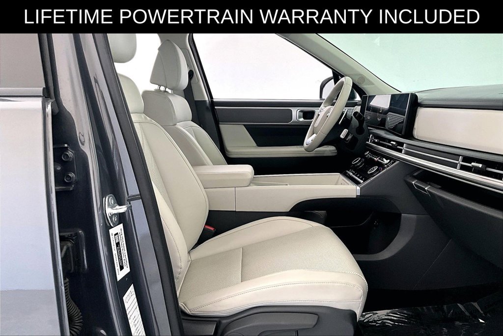 Used 2025 Hyundai Santa Fe SEL FWD image 9