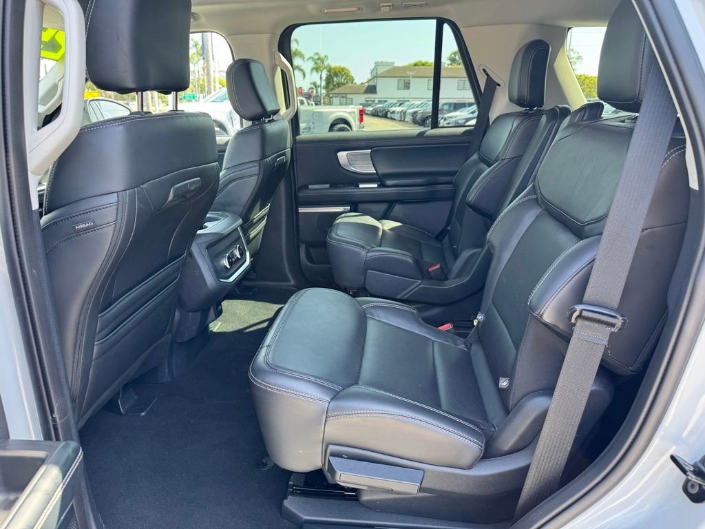 Used 2025 Ford Expedition Platinum AWD/4WD image 14