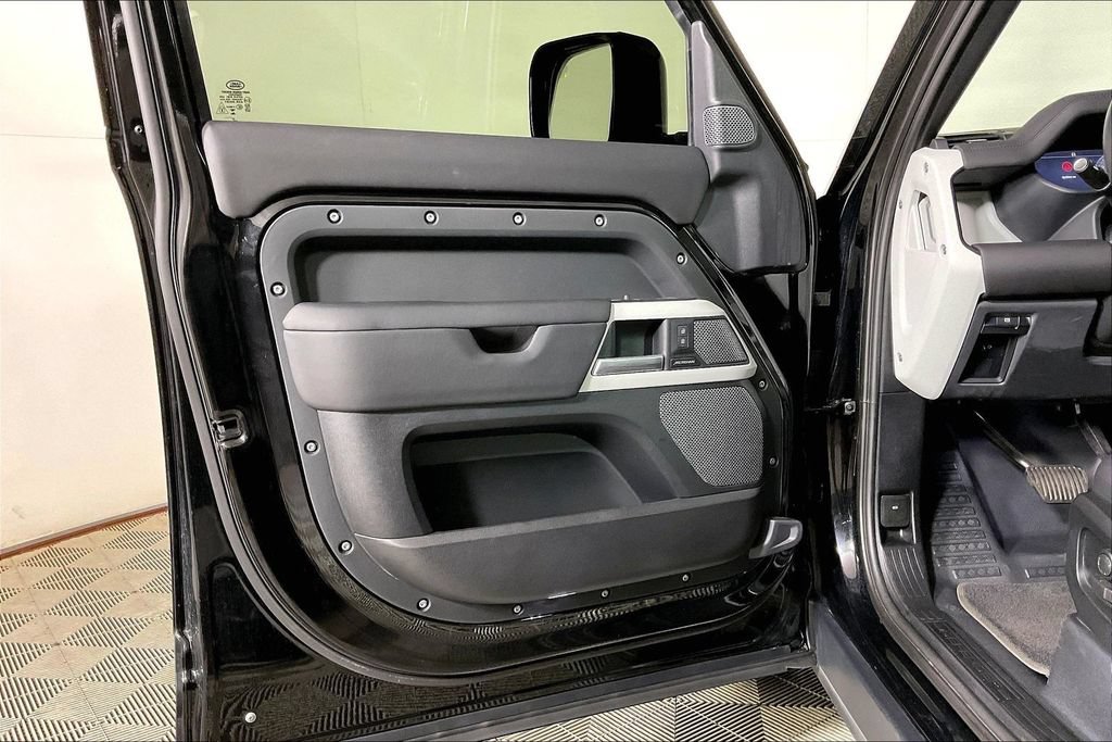 Used 2024 Land Rover Defender 110 SE AWD/4WD image 22