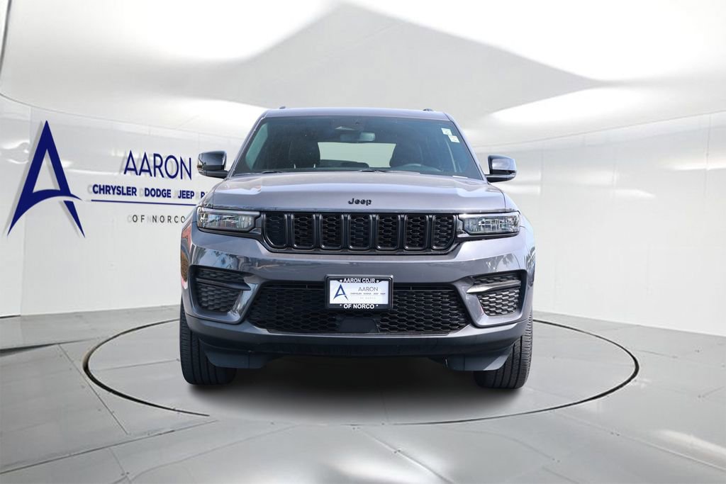 Used 2023 Jeep Grand Cherokee Altitude AWD/4WD image 4