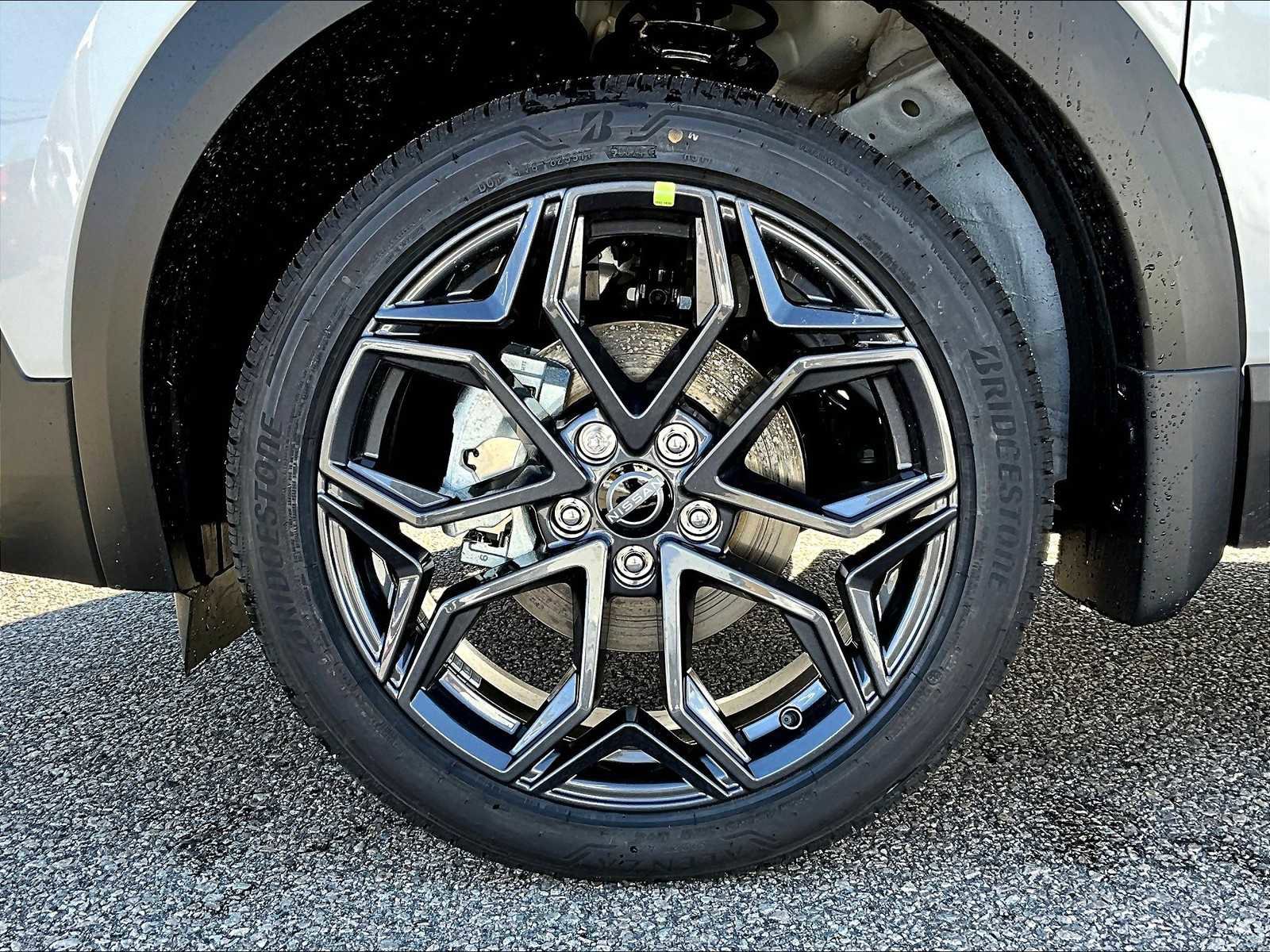 New 2025 Nissan Kicks SR image 8