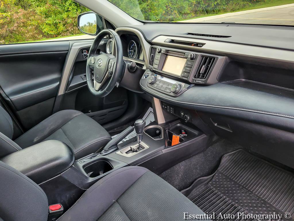 Used 2018 Toyota RAV4 XLE AWD/4WD image 32