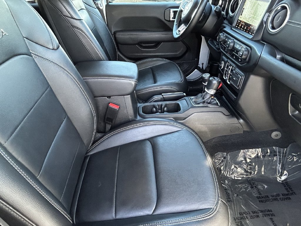 Used 2023 Jeep Wrangler Unlimited Sahara w/ Cold Weather Group AWD/4WD image 9