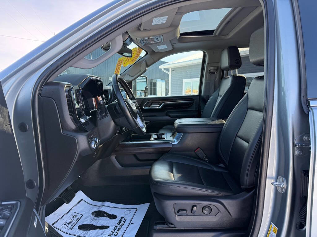 Used 2024 GMC Sierra 3500 SLT w/ SLT Premium Package image 14