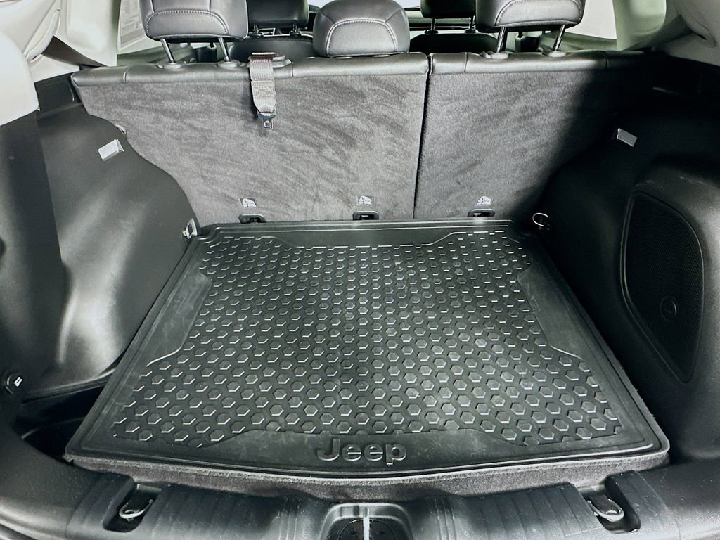 Certified 2022 Jeep Compass Latitude w/ Sun and Sound Group image 37