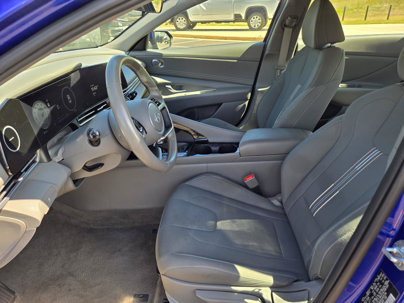 Used 2025 Hyundai Elantra SEL FWD image 18