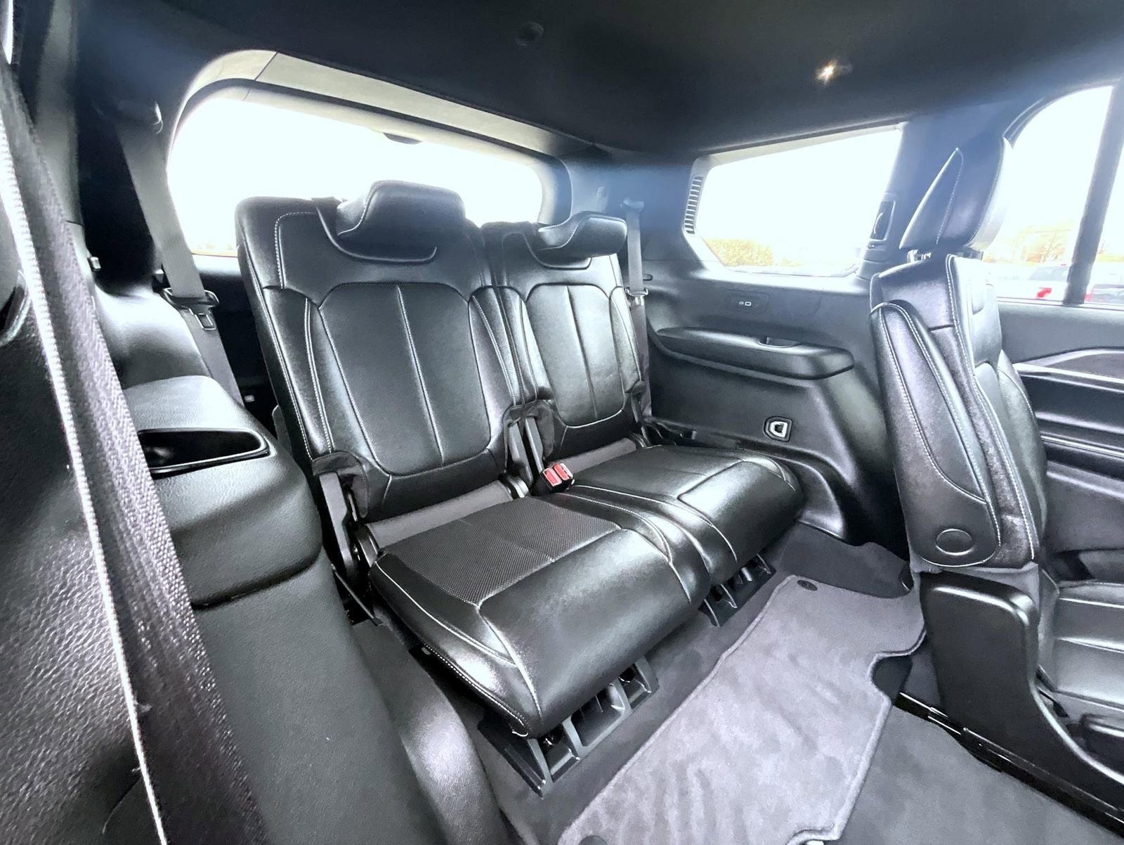 Used 2024 Jeep Grand Cherokee L Limited w/ Luxury Tech Group II image 20