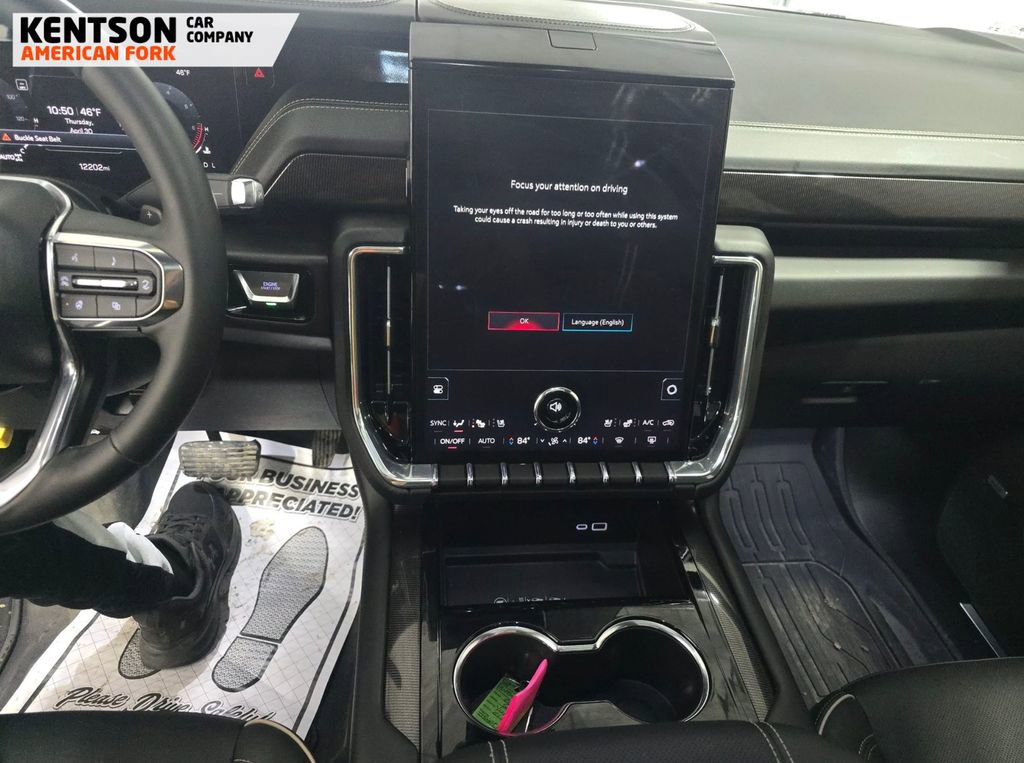 Used 2025 GMC Yukon Elevation w/ Elevation Premium Package AWD/4WD image 9