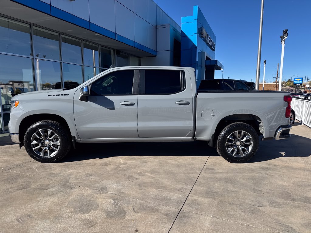 Used 2024 Chevrolet Silverado 1500 LT AWD/4WD image 2