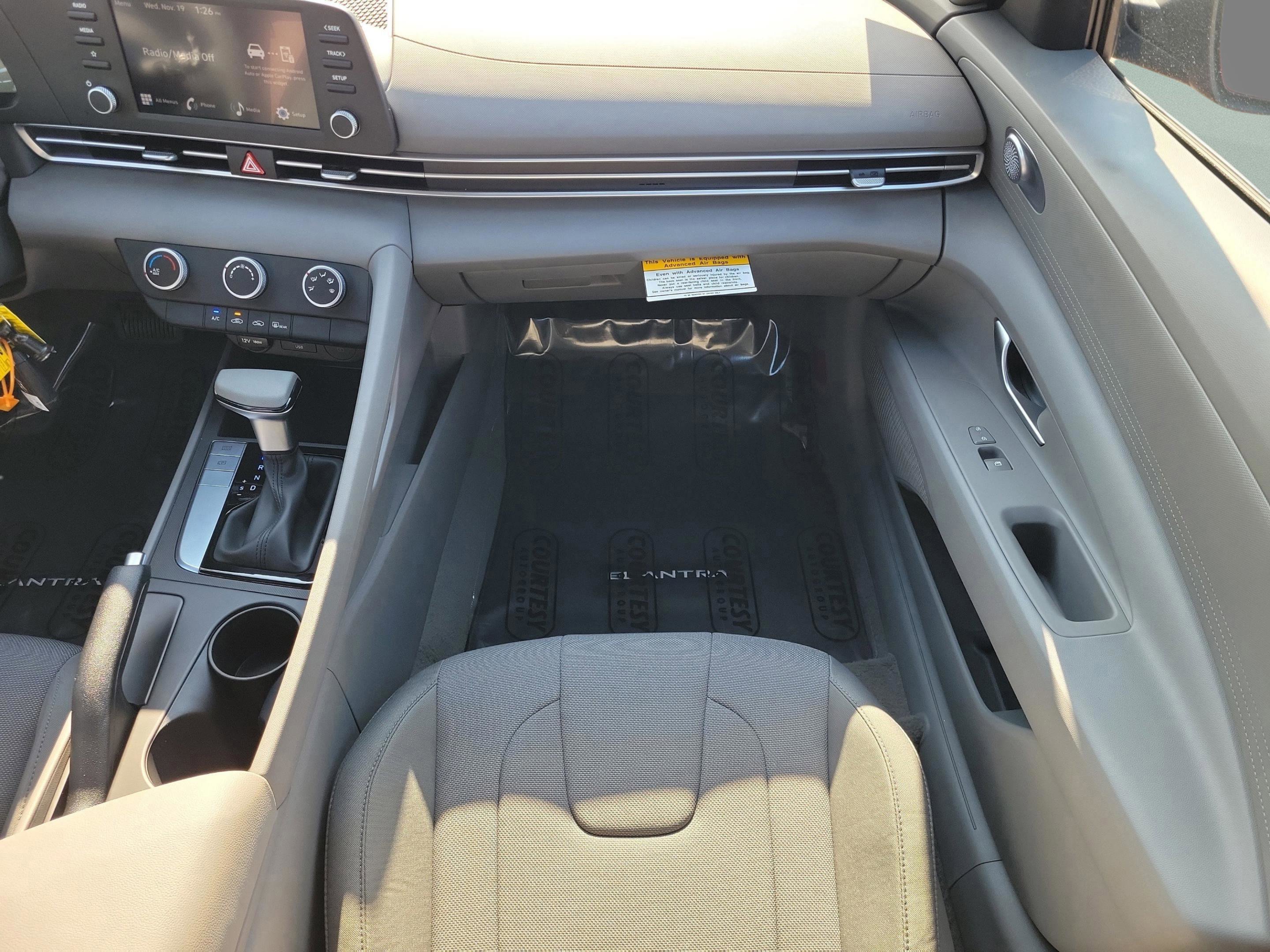 New 2026 Hyundai Elantra SE image 21