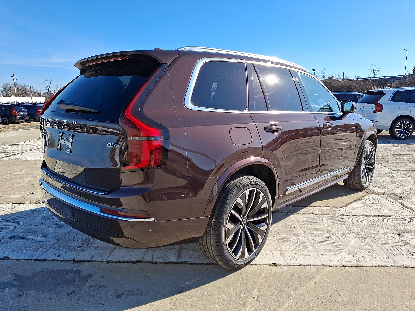 New 2026 Volvo XC90 B5 Plus w/ Protection Package Premier AWD/4WD image 4