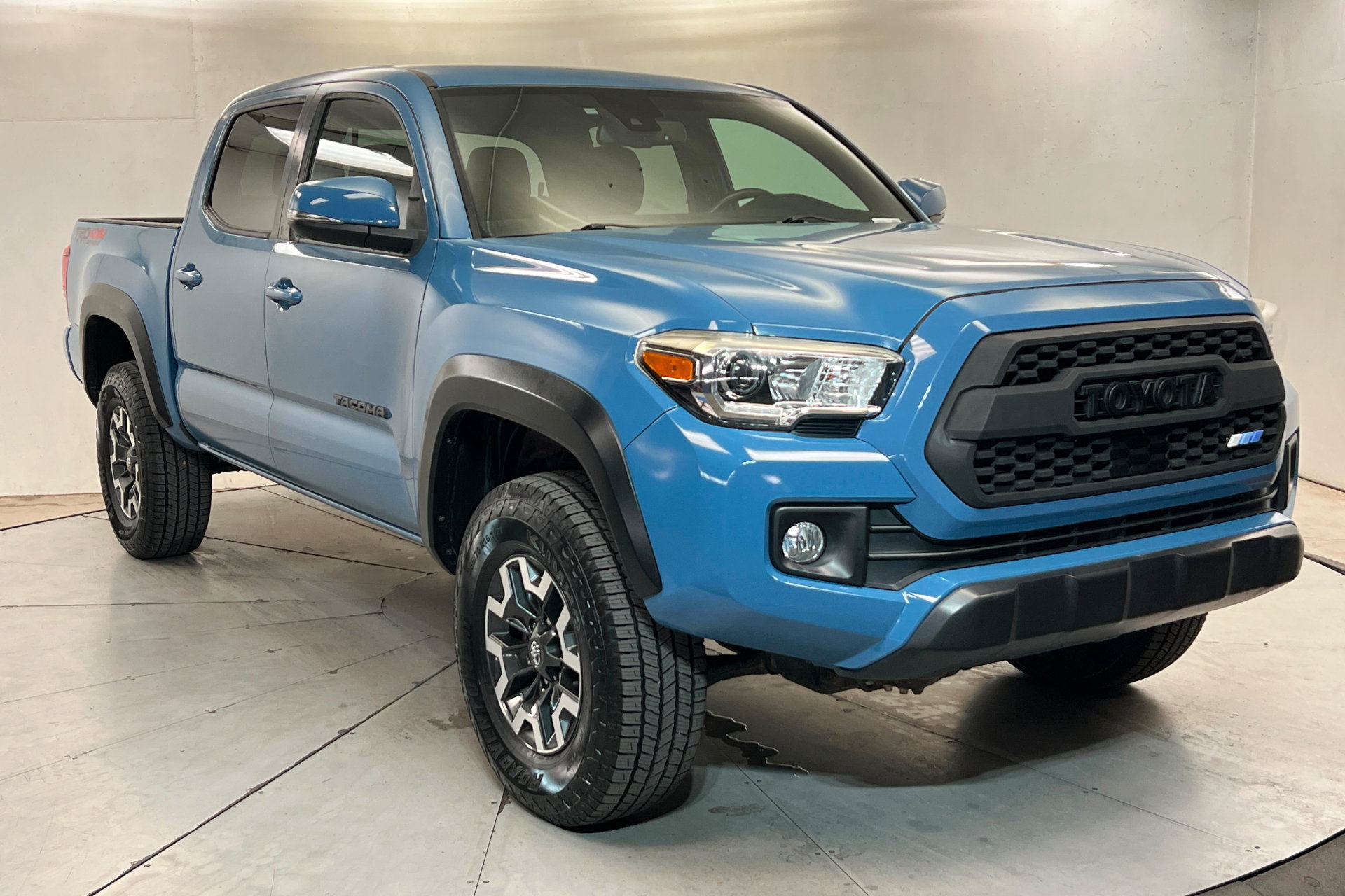Used 2019 Toyota Tacoma TRD Off-Road w/ Technology Package AWD/4WD image 7