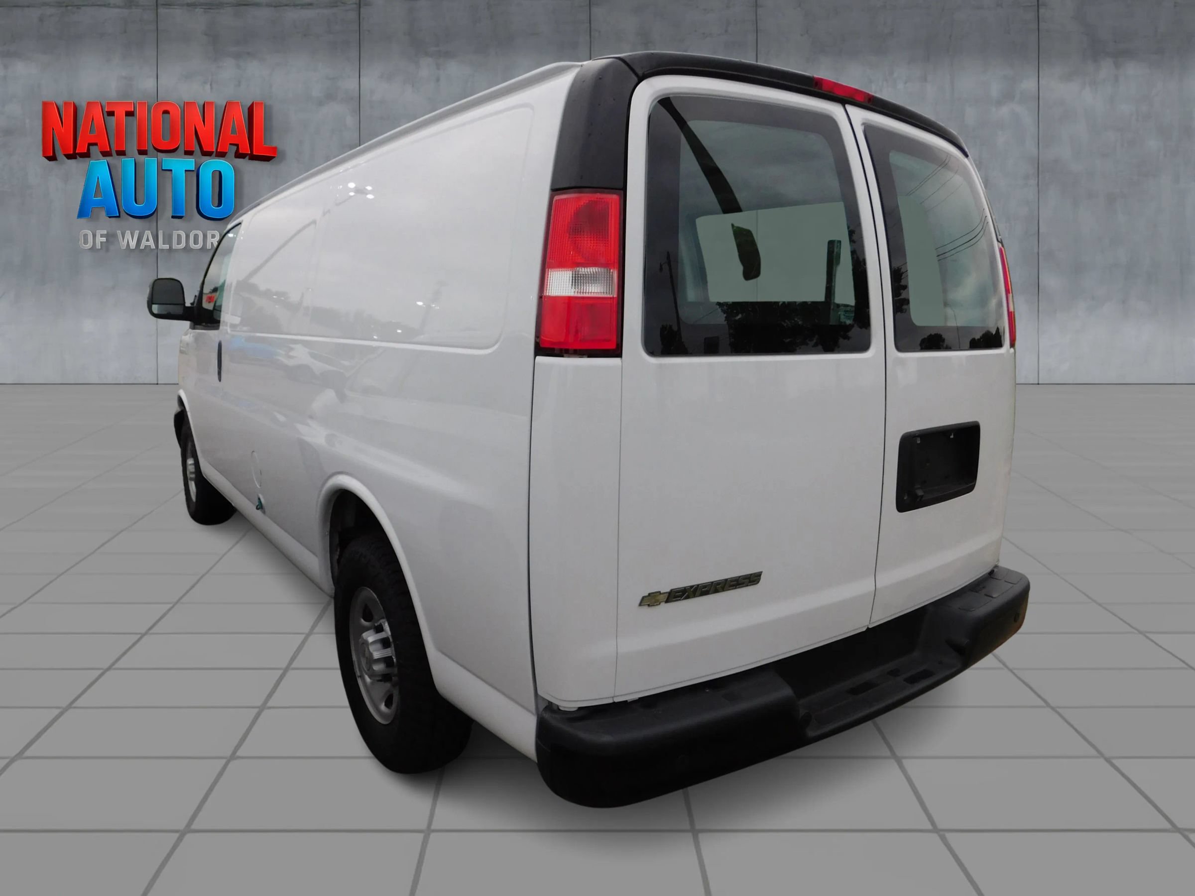 Used 2020 Chevrolet Express 2500 w/ Driver Convenience Package RWD image 6