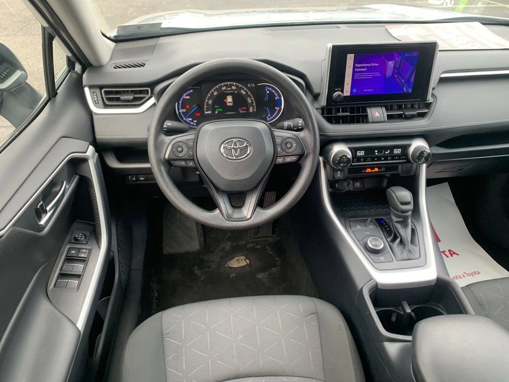 Used 2025 Toyota RAV4 XLE image 18