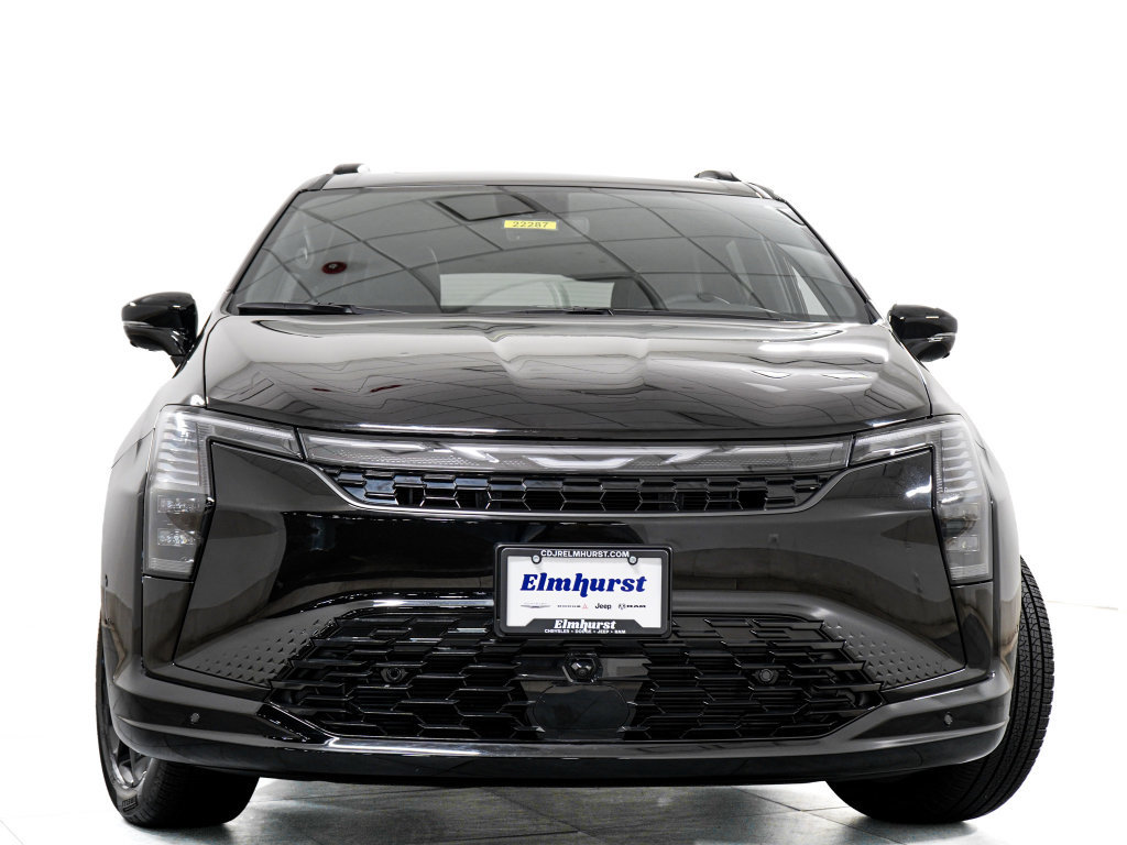 New 2027 Chrysler Pacifica Limited w/ Family Tech Group AWD/4WD image 3