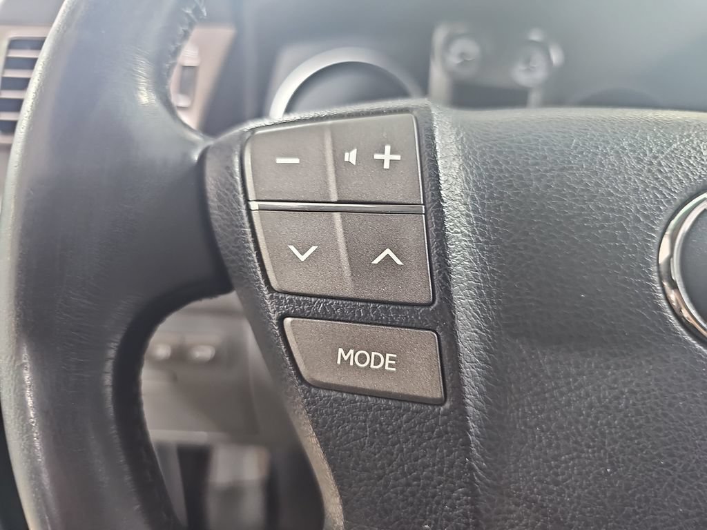 Used 2010 Lexus LX 570 4WD w/ Luxury Pkg image 25