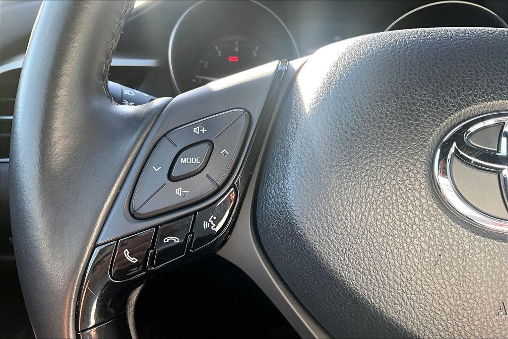 Used 2019 Toyota C-HR XLE FWD image 20