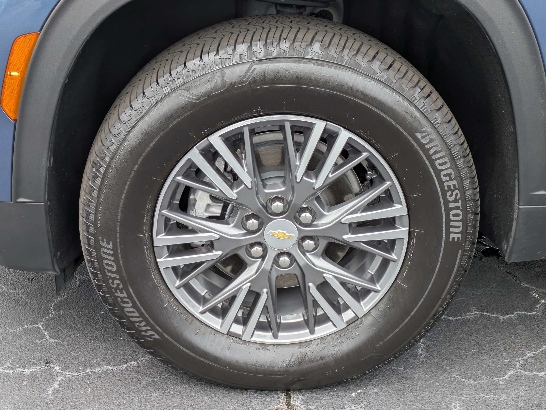 Used 2026 Chevrolet Traverse LT FWD image 9