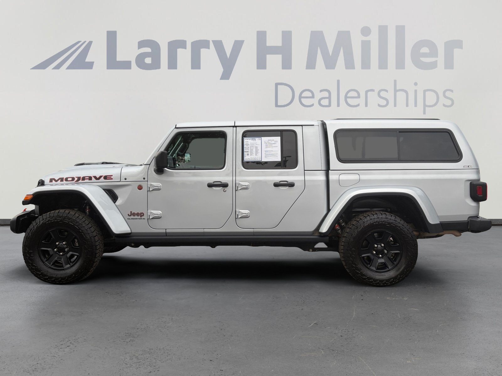 Used 2023 Jeep Gladiator Mojave w/ Cold Weather Group AWD/4WD image 2